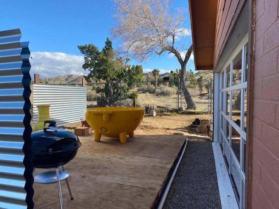 Jt'S Star Catcher Cabin - Hot Tub Yucca Valley Exterior photo